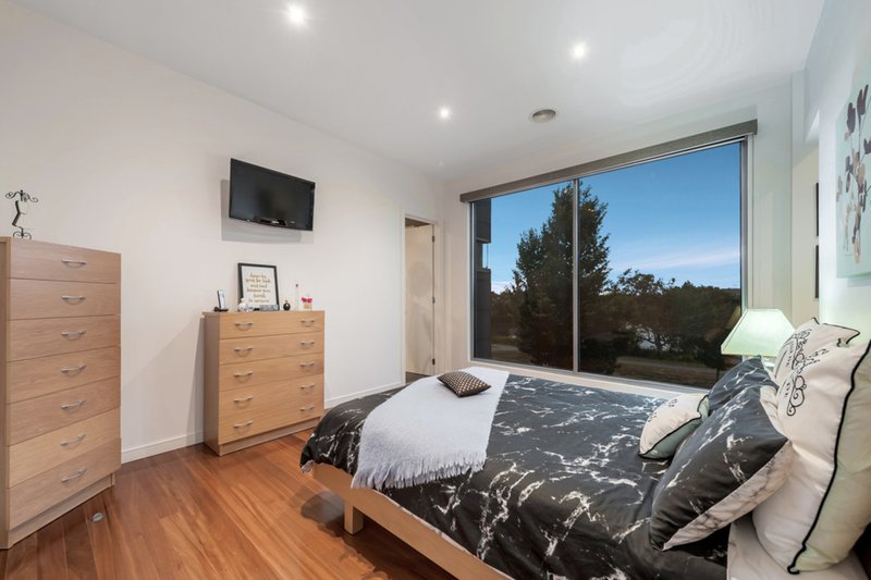 Photo - 3 Lauriston Quay, Caroline Springs VIC 3023 - Image 15