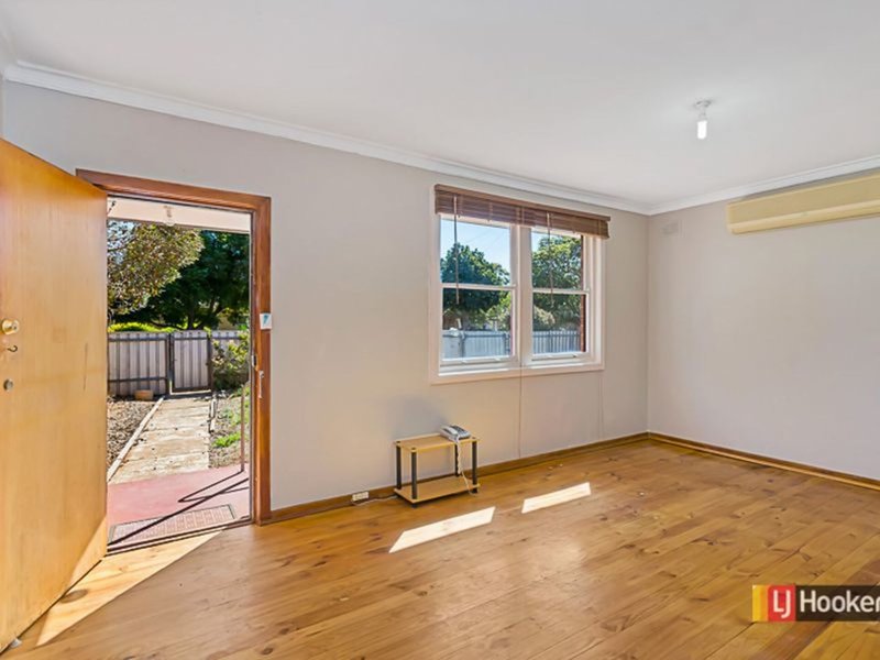 Photo - 3 Law Street, Elizabeth Park SA 5113 - Image 2