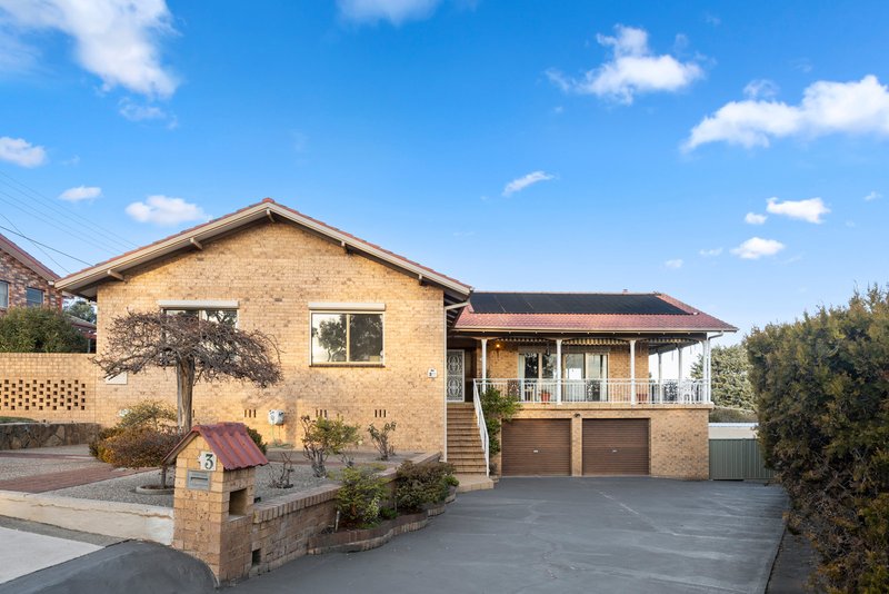 Photo - 3 Lawrence Crescent, Kambah ACT 2902 - Image 2