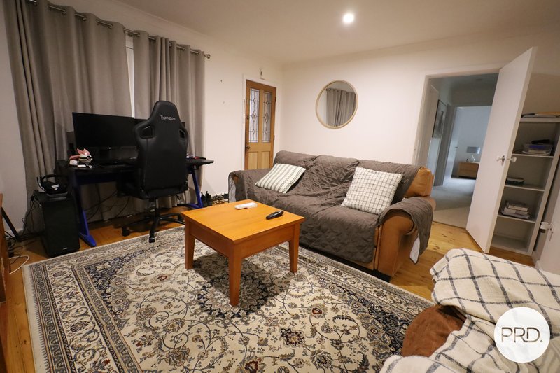 Photo - 3 Lesbos Place, Orange NSW 2800 - Image 3