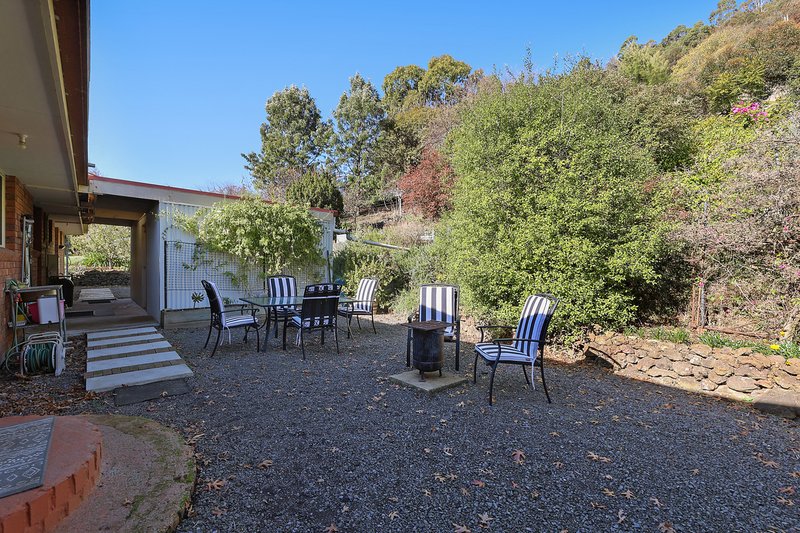 Photo - 3 Leura Court, Camperdown VIC 3260 - Image 5