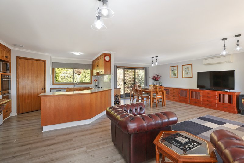 Photo - 3 Leura Court, Camperdown VIC 3260 - Image 7