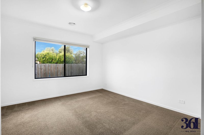 Photo - 3 Lina Way, Melton South VIC 3338 - Image 5