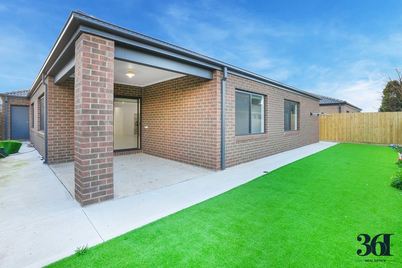 Photo - 3 Lina Way, Melton South VIC 3338 - Image 10