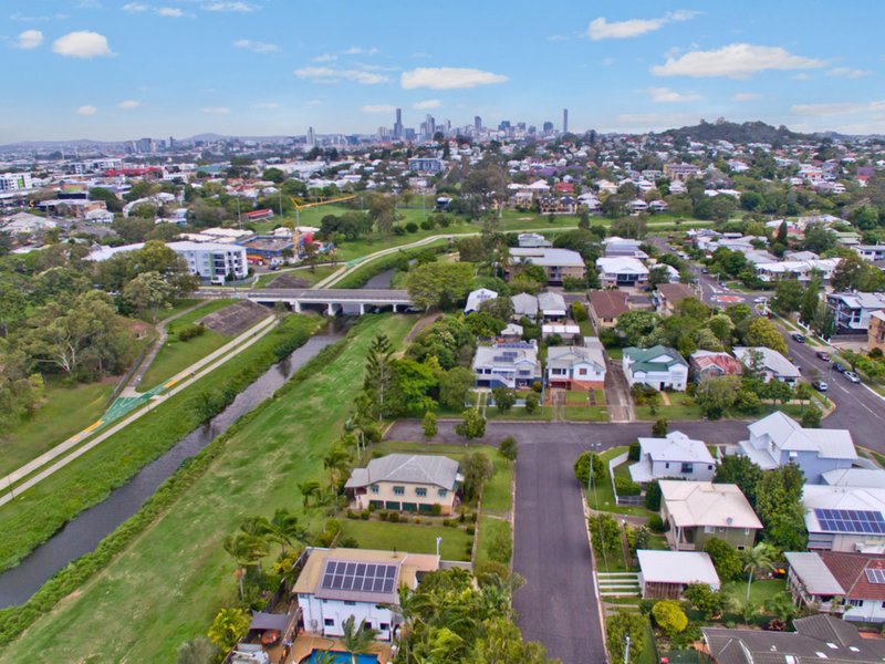 Photo - 3 Little Barron Street, Gordon Park QLD 4031 - Image 3