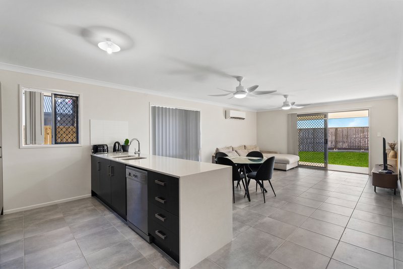 Photo - 3 Liverpool Circuit, Yarrabilba QLD 4207 - Image 5