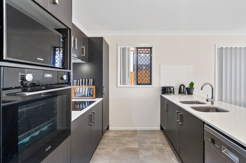 Photo - 3 Liverpool Circuit, Yarrabilba QLD 4207 - Image 6