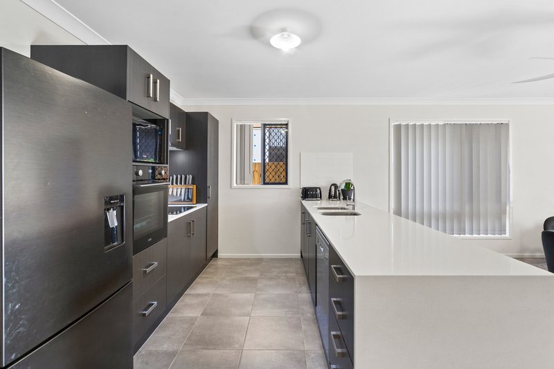 Photo - 3 Liverpool Circuit, Yarrabilba QLD 4207 - Image 7