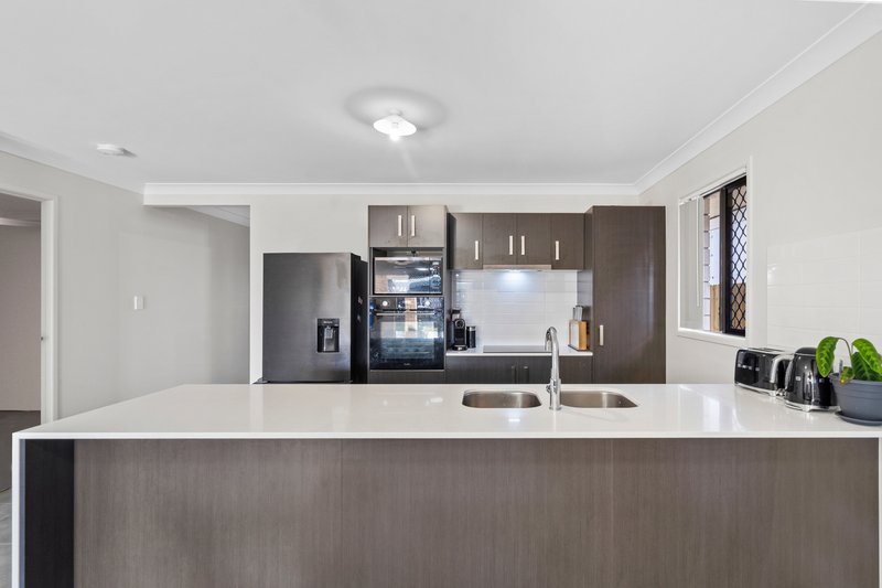 Photo - 3 Liverpool Circuit, Yarrabilba QLD 4207 - Image 8