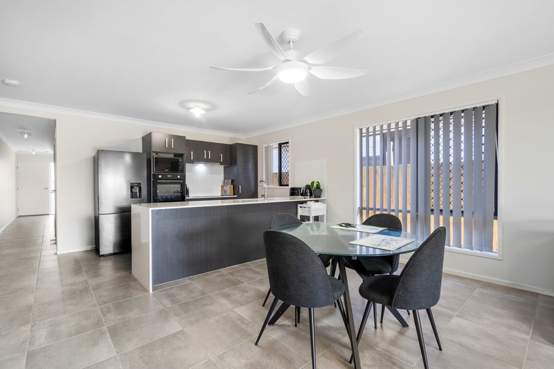 Photo - 3 Liverpool Circuit, Yarrabilba QLD 4207 - Image 9