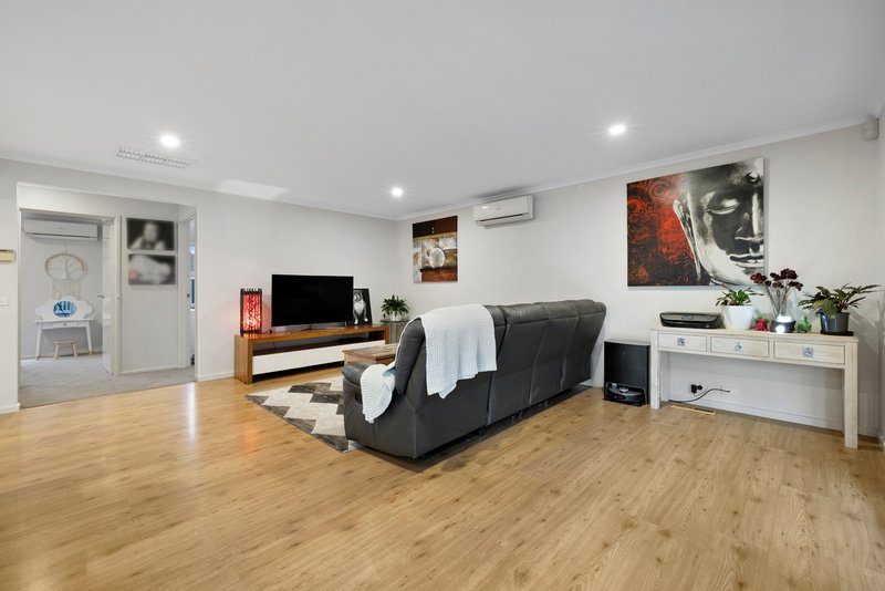 Photo - 3 Liviana Drive, Rowville VIC 3178 - Image 3