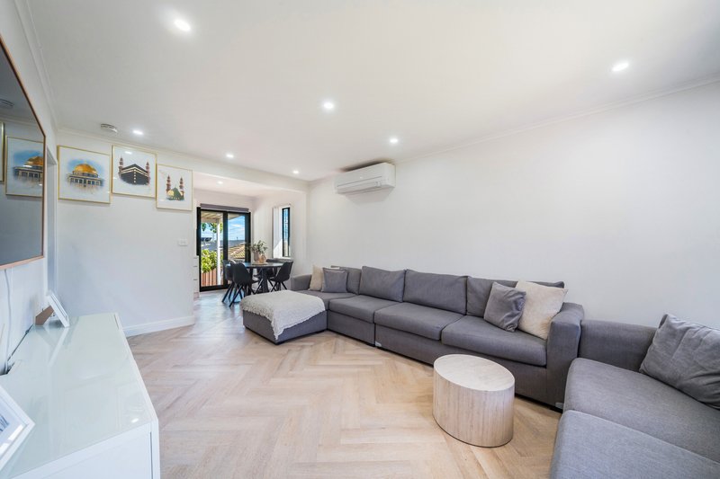 Photo - 3 Locker Avenue, Lurnea NSW 2170 - Image 3