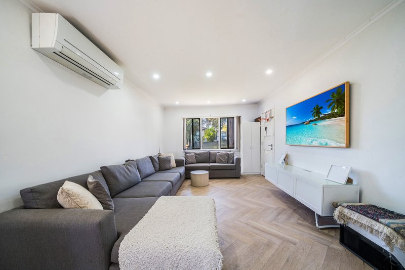 Photo - 3 Locker Avenue, Lurnea NSW 2170 - Image 4