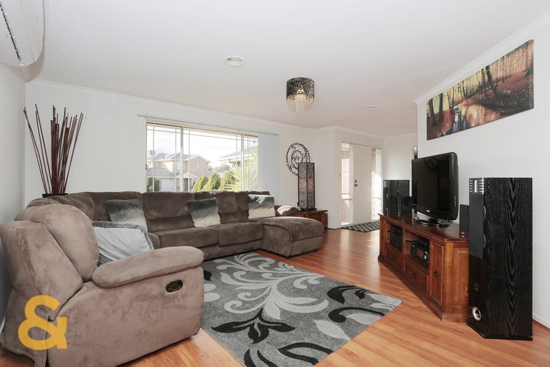 Photo - 3 Lockwood Drive, Roxburgh Park VIC 3064 - Image 2