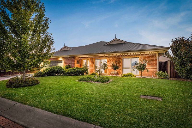 Photo - 3 Lomandra Court, Pakenham VIC 3810 - Image 2