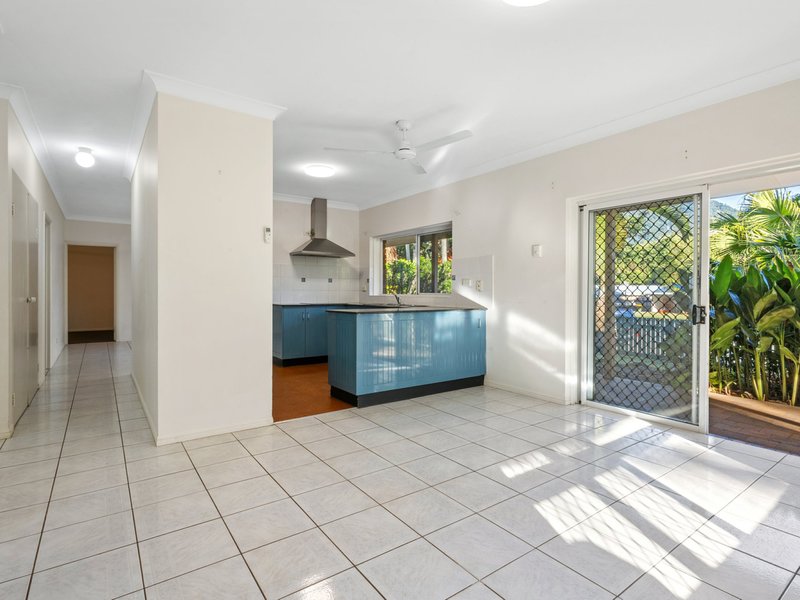 3 Lomatia Close, Redlynch QLD 4870