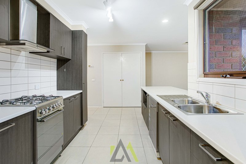 Photo - 3 Loretta Street, Carrum Downs VIC 3201 - Image 2