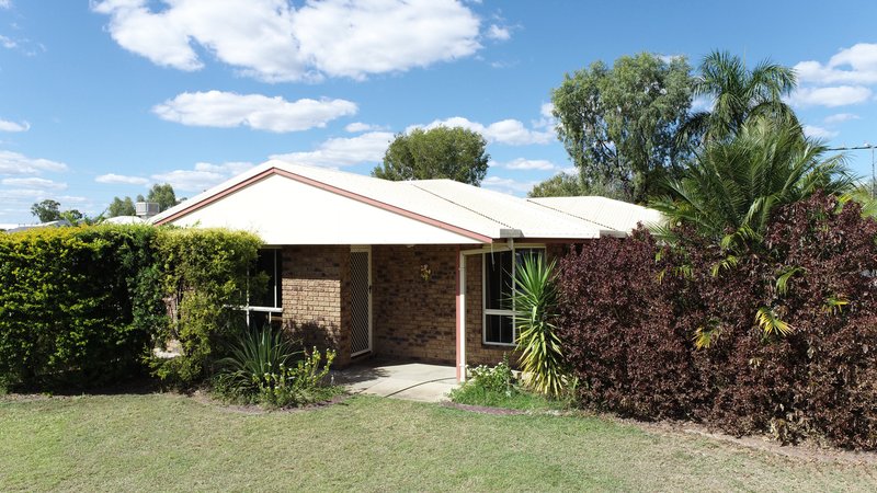 Photo - 3 Louisa Court, Emerald QLD 4720 - Image 2