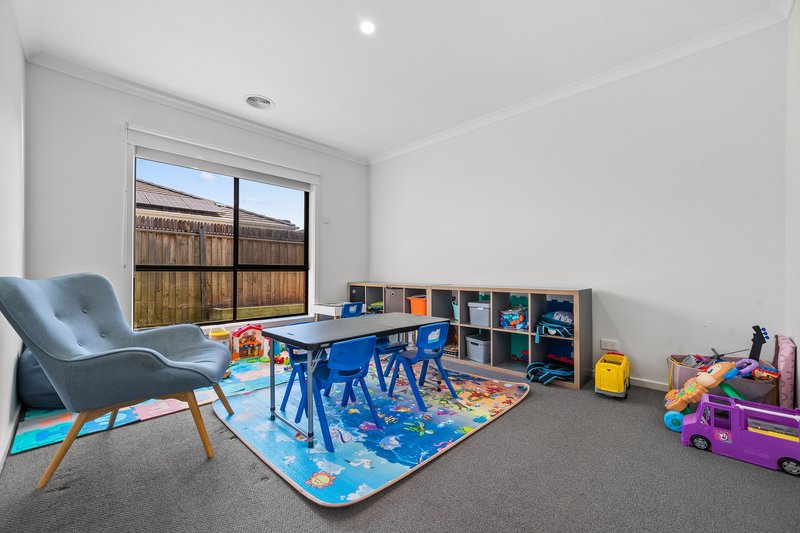 Photo - 3 Louisville Drive, Thornhill Park VIC 3335 - Image 12