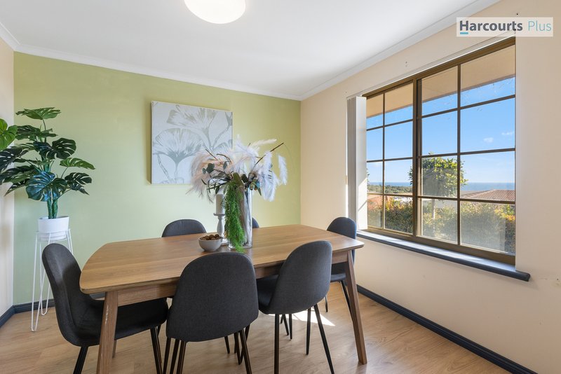 Photo - 3 Luderitz Close, Hallett Cove SA 5158 - Image 6