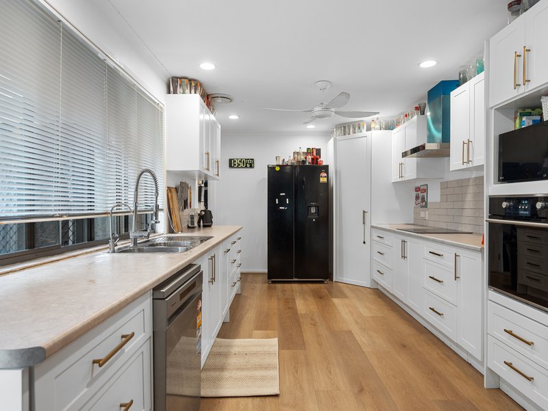 Photo - 3 Lugano Street, Riverhills QLD 4074 - Image 2