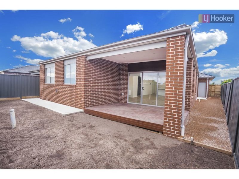 Photo - 3 Lush Drive, Craigieburn VIC 3064 - Image 13