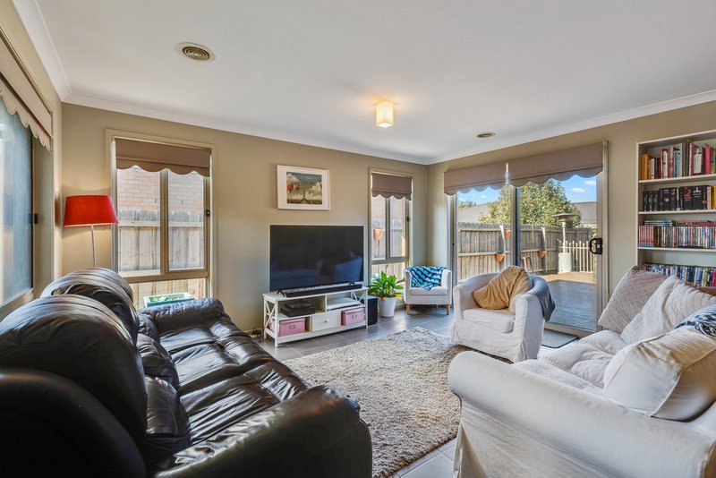 Photo - 3 Lustre Close, Epping VIC 3076 - Image 3