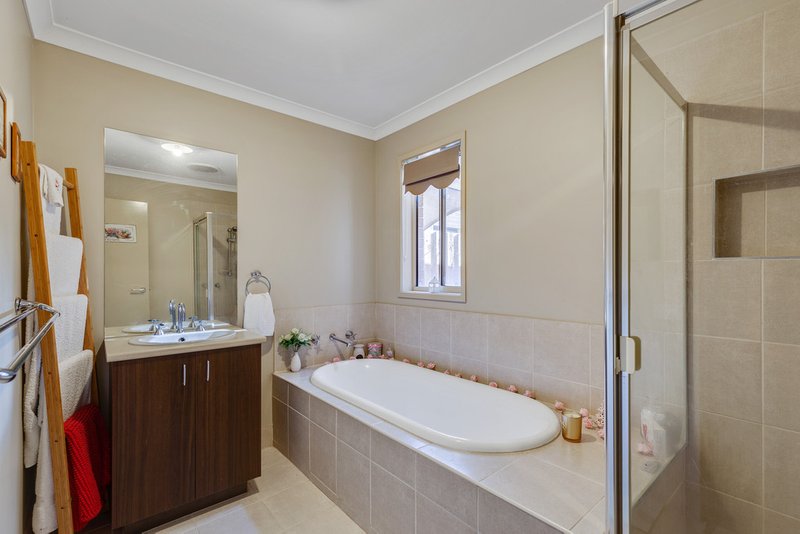 Photo - 3 Lustre Close, Epping VIC 3076 - Image 4