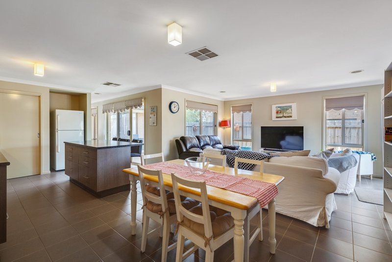 Photo - 3 Lustre Close, Epping VIC 3076 - Image 6