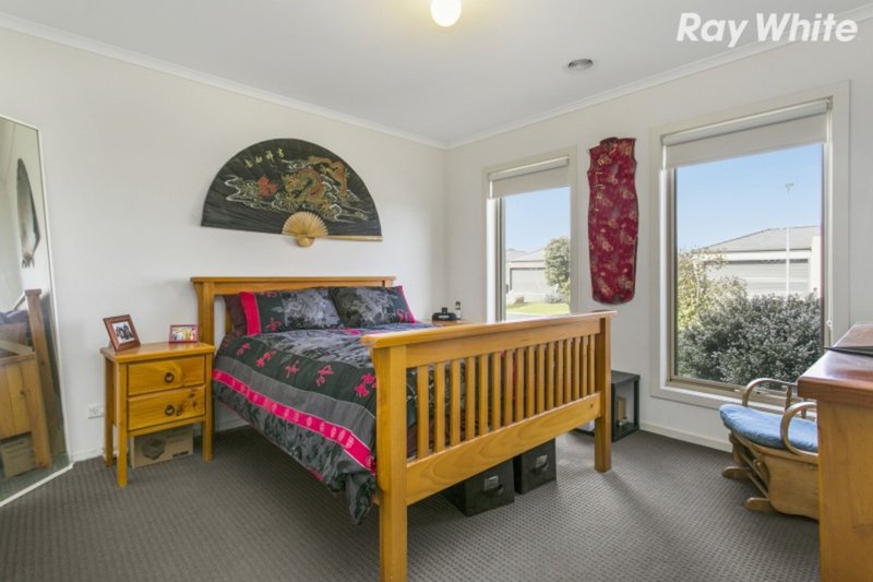 Photo - 3 Macadamia Street, Pakenham VIC 3810 - Image 6