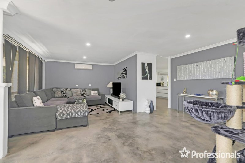 Photo - 3 Macau Place, Warnbro WA 6169 - Image 3