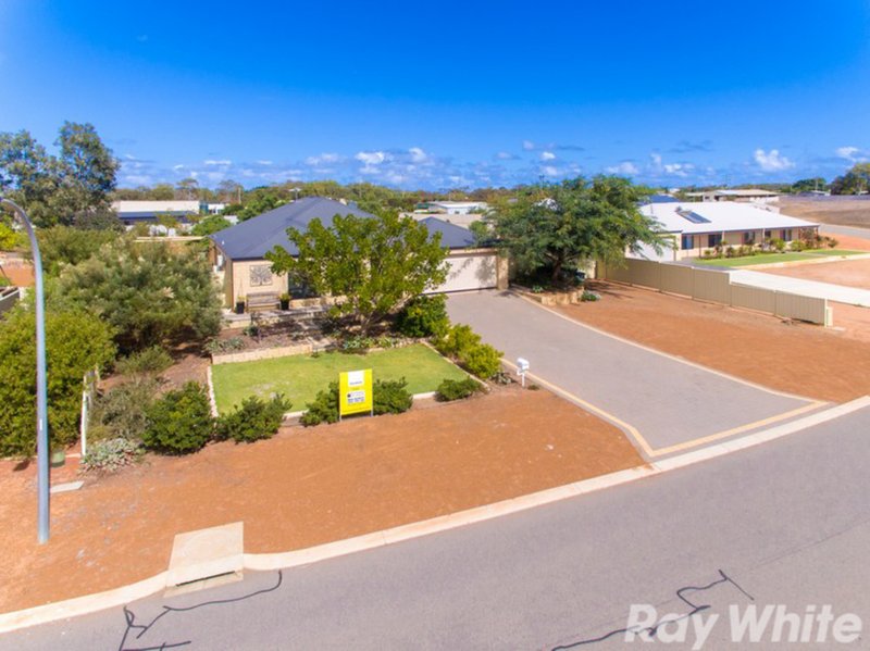 Photo - 3 Macranda Place, Woorree WA 6530 - Image 7