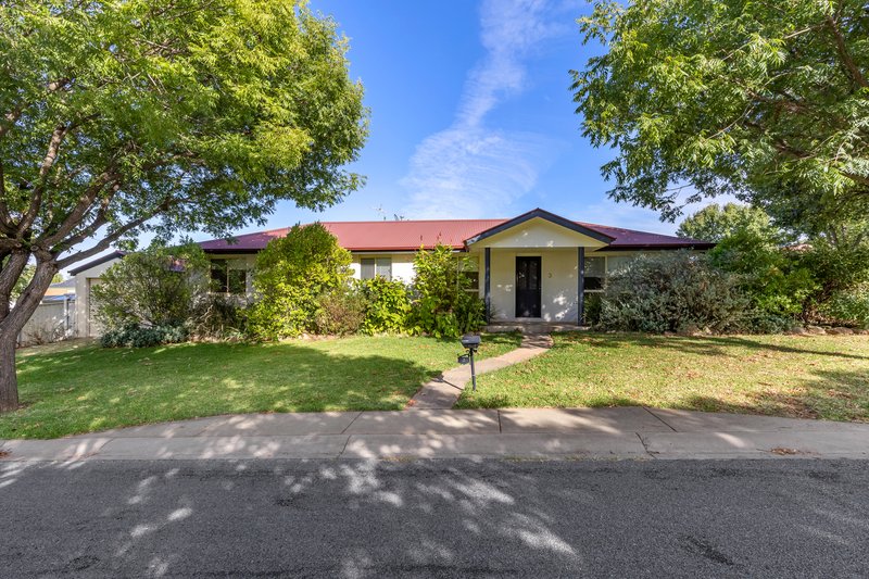 3 Madin Place, Estella NSW 2650