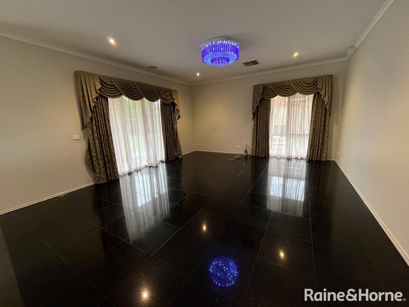 Photo - 3 Magazine Avenue, Cairnlea VIC 3023 - Image 3
