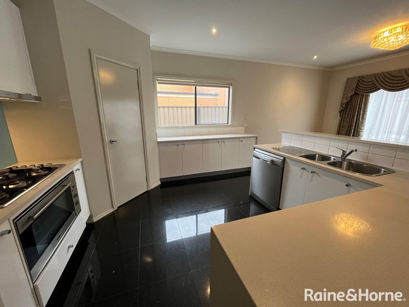 Photo - 3 Magazine Avenue, Cairnlea VIC 3023 - Image 9