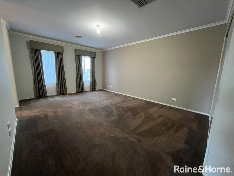 Photo - 3 Magazine Avenue, Cairnlea VIC 3023 - Image 13