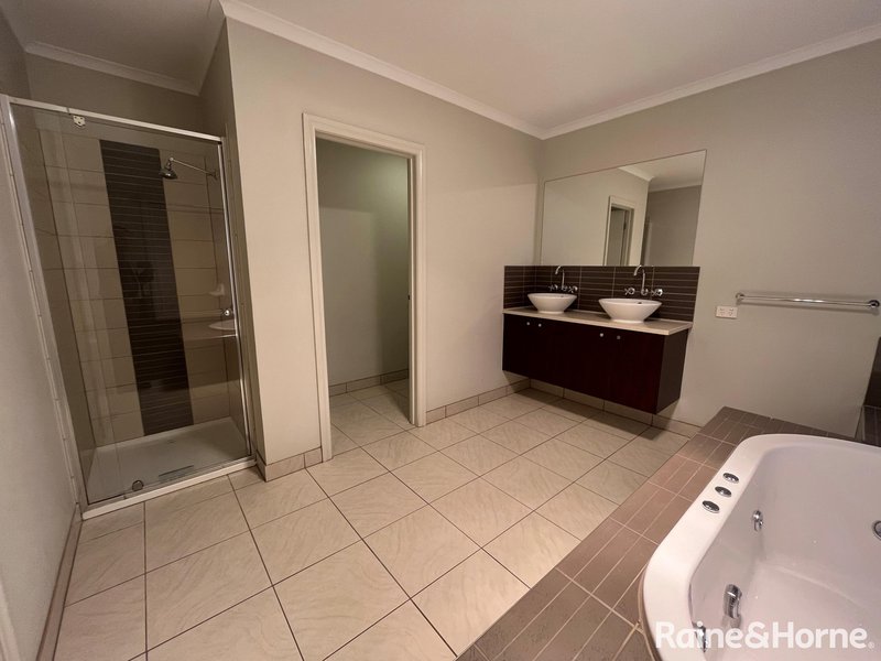 Photo - 3 Magazine Avenue, Cairnlea VIC 3023 - Image 15