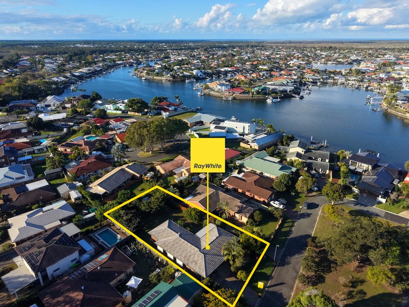 Photo - 3 Magdalena Court, Banksia Beach QLD 4507 - Image 1