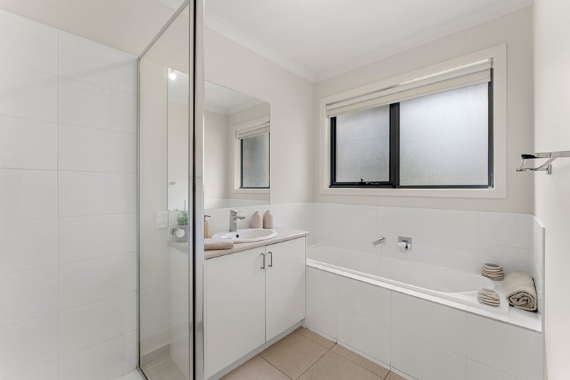 Photo - 3 Malcolm Walk, Epping VIC 3076 - Image 6