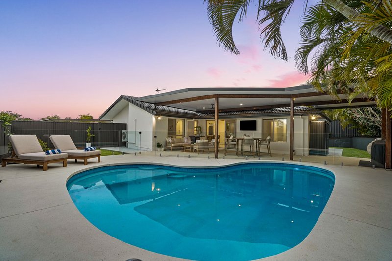 Photo - 3 Maleny Place, Helensvale QLD 4212 - Image 1