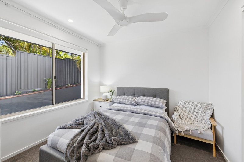 Photo - 3 Maleny Place, Helensvale QLD 4212 - Image 11