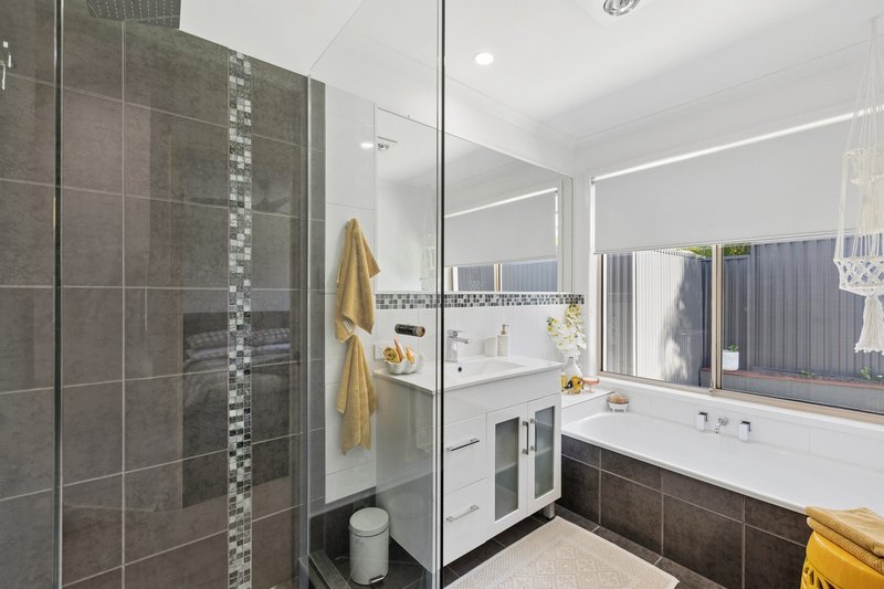 Photo - 3 Maleny Place, Helensvale QLD 4212 - Image 12