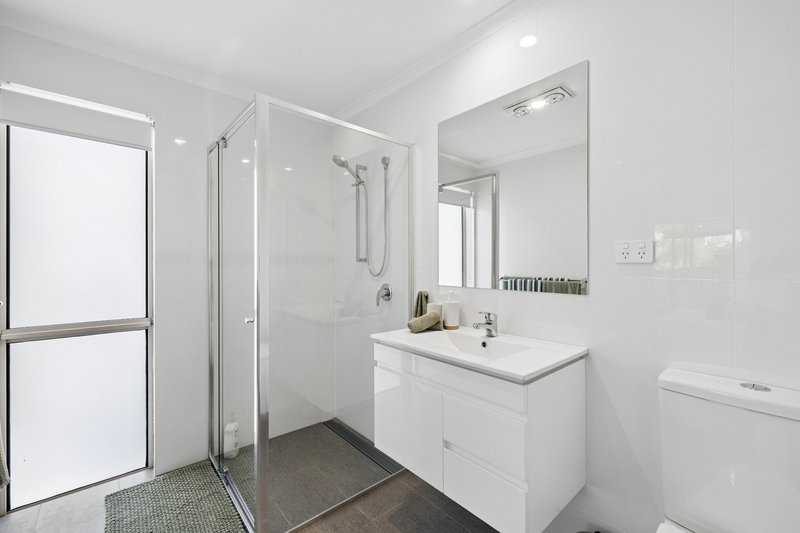 Photo - 3 Maleny Place, Helensvale QLD 4212 - Image 17