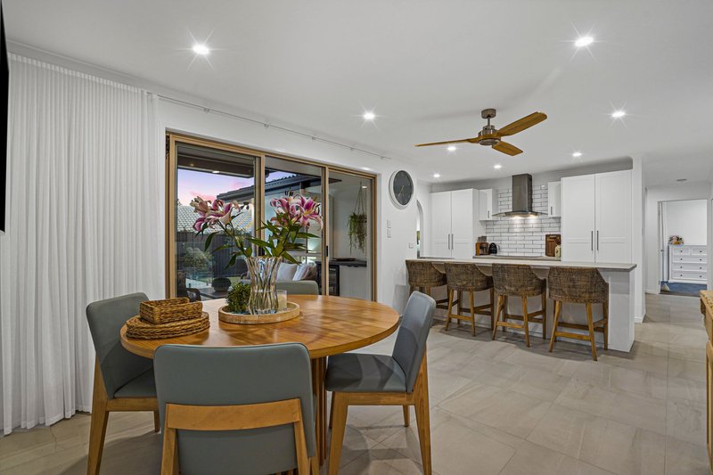 Photo - 3 Maleny Place, Helensvale QLD 4212 - Image 26