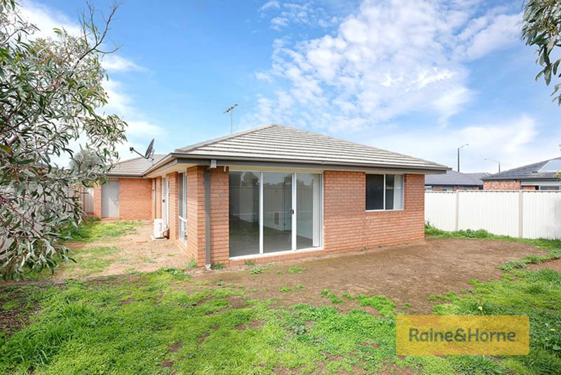 Photo - 3 Mallow Street, Brookfield VIC 3338 - Image 9