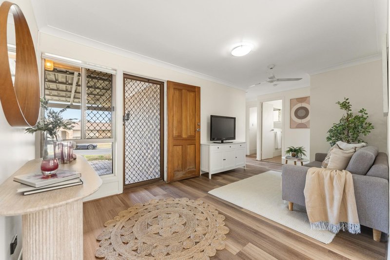 Photo - 3 Manhattan Drive, Eagleby QLD 4207 - Image 3
