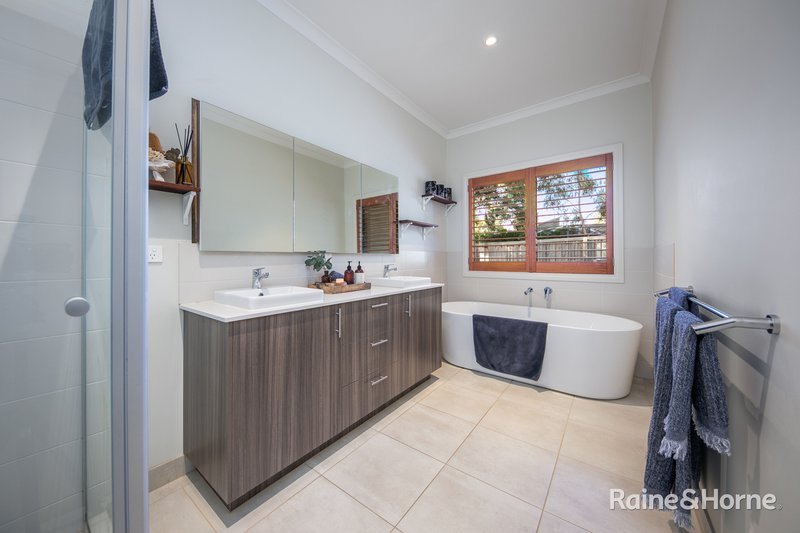 Photo - 3 Manna Gum Close, Sunbury VIC 3429 - Image 10