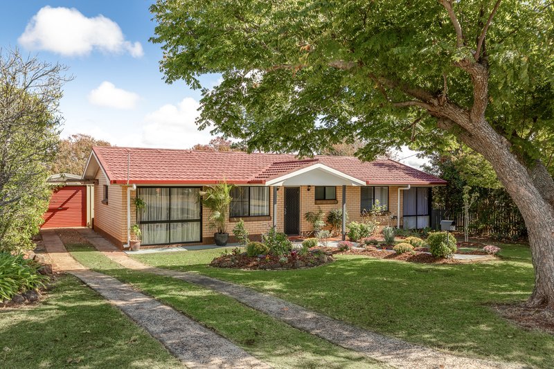 Photo - 3 Marigold Street, Centenary Heights QLD 4350 - Image 15