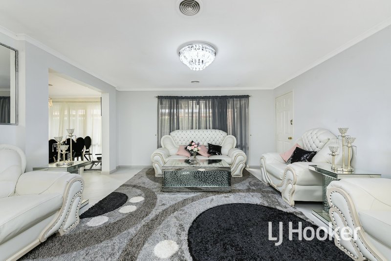 Photo - 3 Mariner Close, Cranbourne North VIC 3977 - Image 3