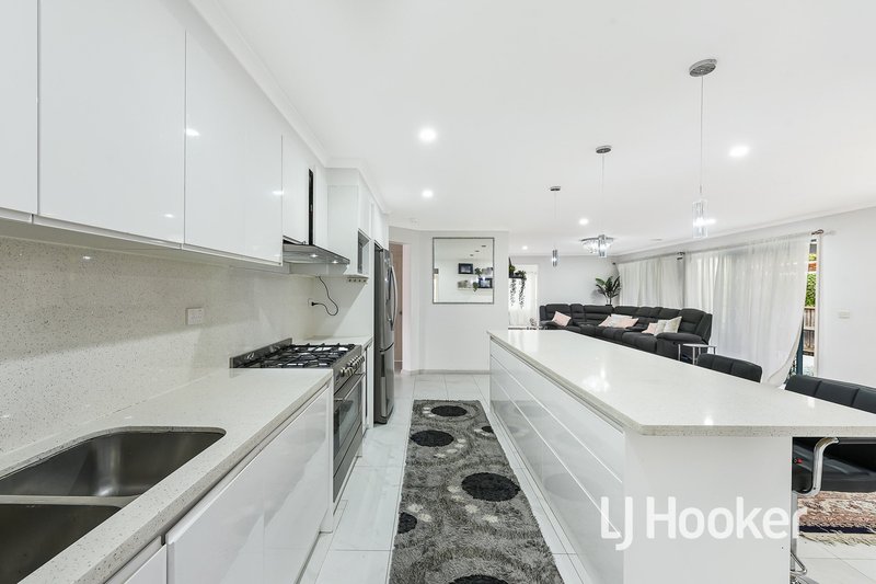 Photo - 3 Mariner Close, Cranbourne North VIC 3977 - Image 5